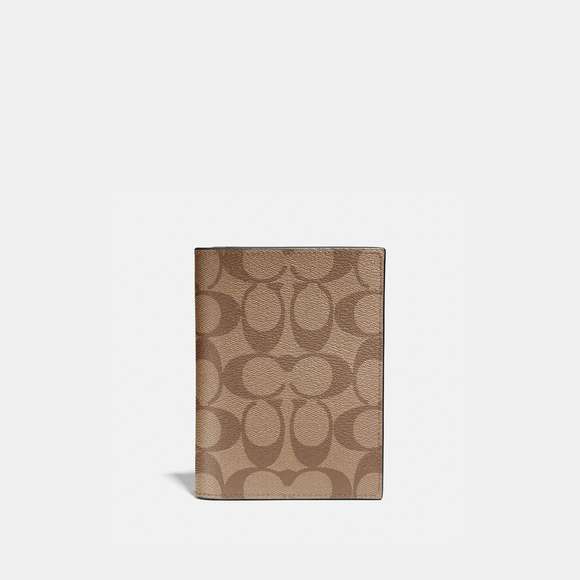 NWT Coach Outlet Passport Case In Signature Canvas - Picture 1 of 2